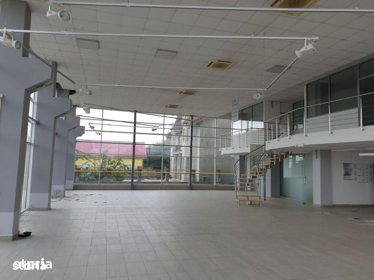 Spațiu comercial, de 1,496.07 mp, în Central