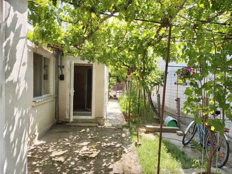Casă cu 4 camere cu Teren 320 Mp în Brăilița