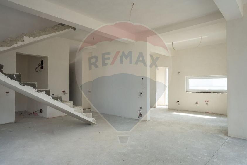 Casă individuală cu 5 camere cu Teren 600 Mp în Dealuri Oradea