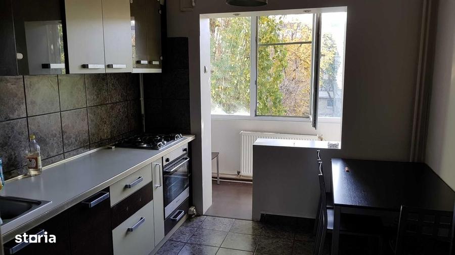 Apartament cu 3 camere decomandat, mobilat în Berceni