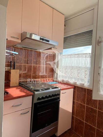 Apartament cu 3 camere decomandat, mobilat în Nufărul
