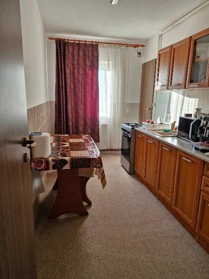 Apartament cu 3 camere decomandat, mobilat în Central