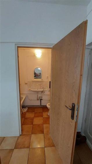 Garsonieră semidecomandată în Apollo