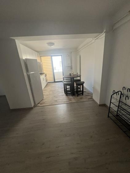 Apartament cu 3 camere decomandat în Exterior Vest
