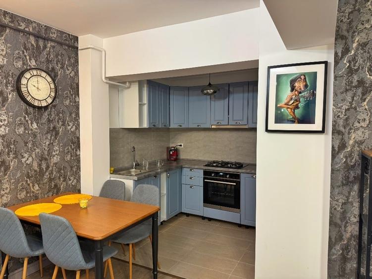 Apartament cu 2 camere semidecomandat, mobilat în Tătărași