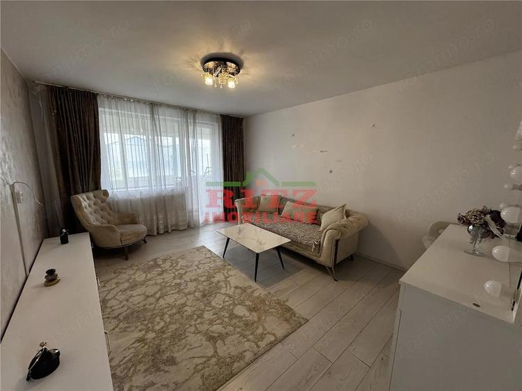Apartament cu 3 camere semidecomandat în Crișan