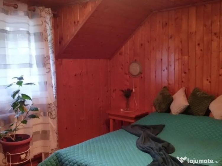 Casă cu 11 camere cu Teren 1560 Mp în Moieciu