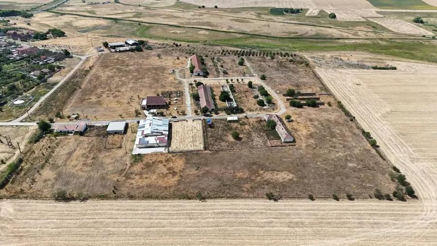 Teren de 90000 mp, în Bara