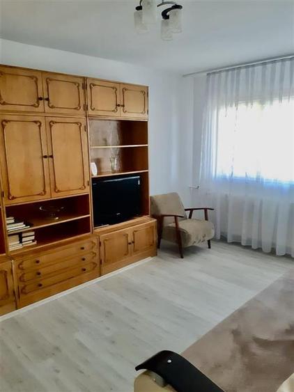 Apartament cu 2 camere decomandat, mobilat în B-dul București