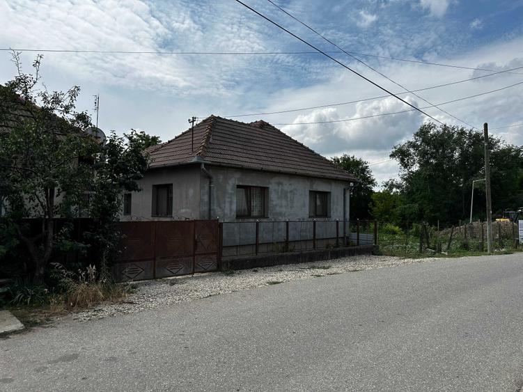 Casă cu 4 camere în Pericei