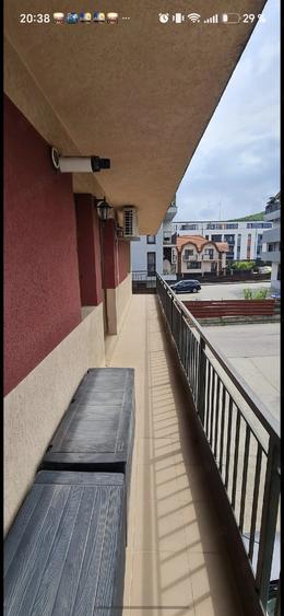Apartament cu 3 camere decomandat în Florești