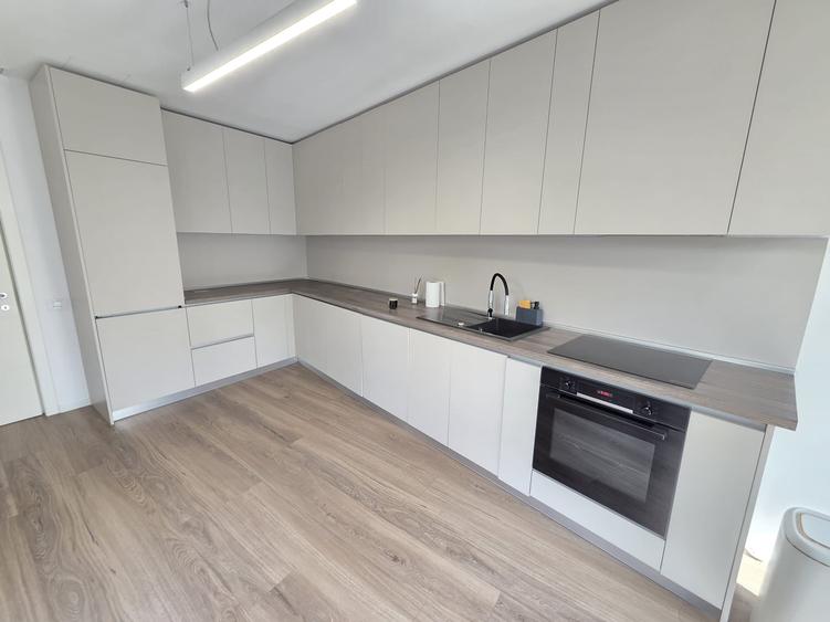 Apartament cu 4 camere decomandat în Națiunile Unite