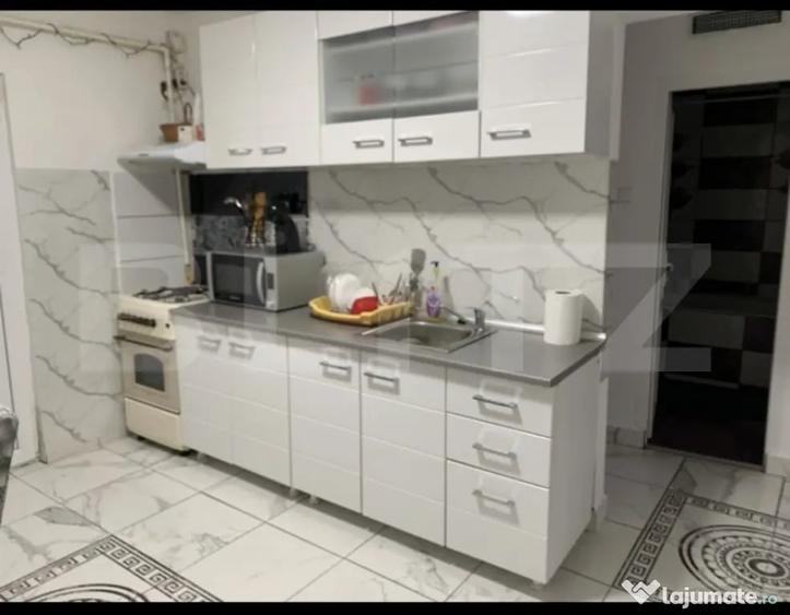 Apartament cu 2 camere decomandat în Micro 17