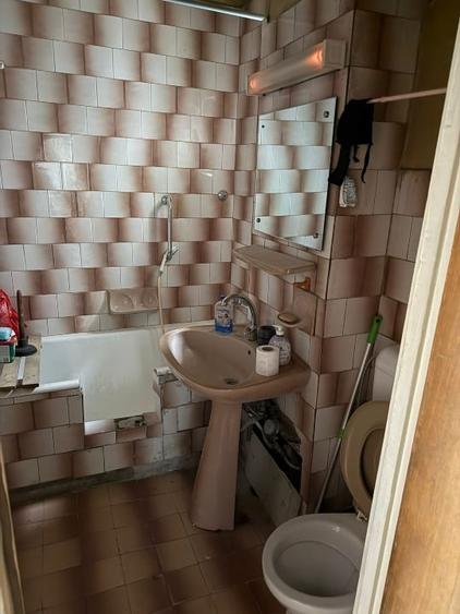 Apartament cu 3 camere decomandat în Berceni