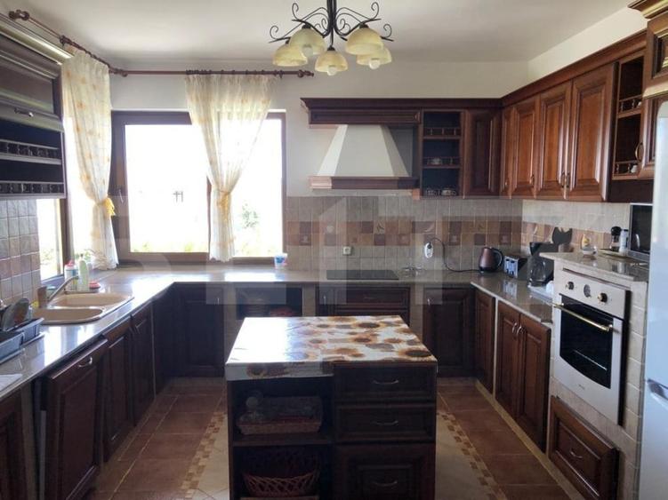 Casă individuală cu 7 camere cu Teren 7500 Mp în Exterior Vest
