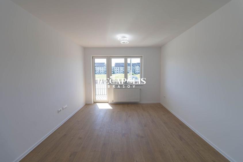 Apartament cu 3 camere decomandat în Tractorul