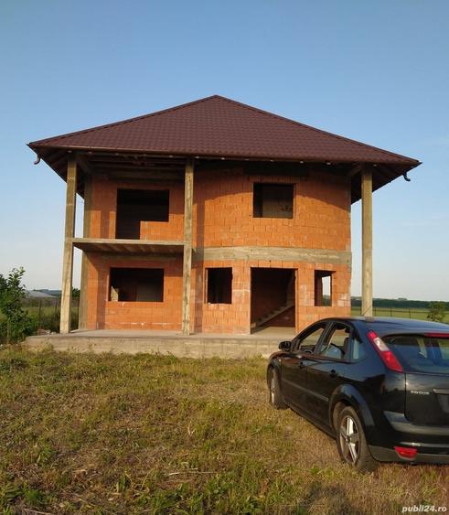 Casă cu 4 camere cu Teren 6600 Mp în Secu