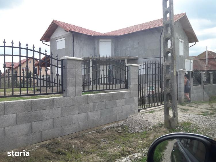 Casă cu 5 camere cu Teren 825 Mp în Central