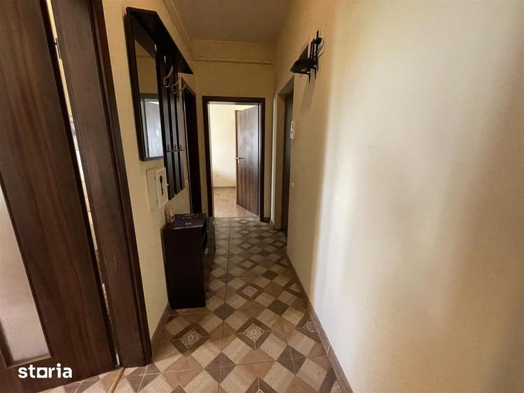 Apartament decomandat 2 camere - Etaj 3/3, parcare inclusa - 10