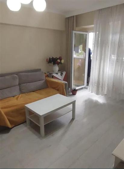 Apartament cu 2 camere semidecomandat, mobilat în Berceni