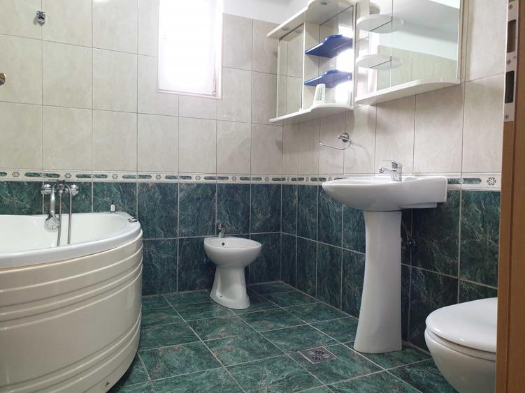 Apartament cu 2 camere decomandat în Exterior Vest