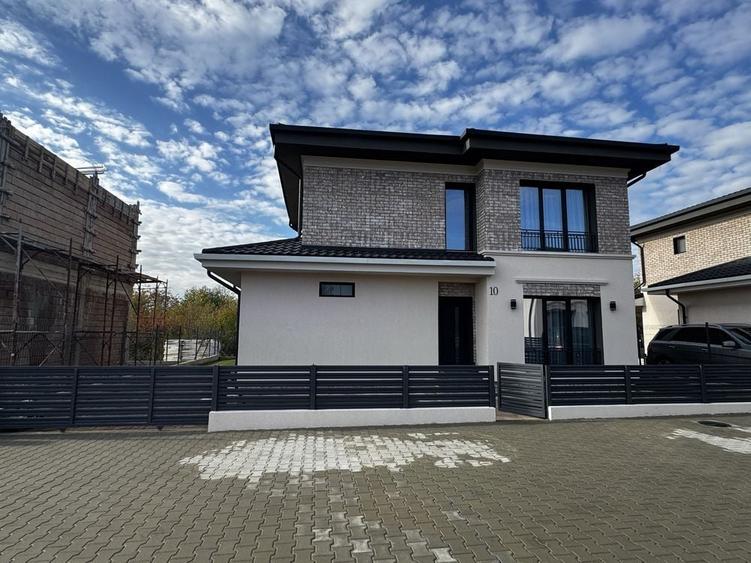Casă cu 3 camere în Dâmbu