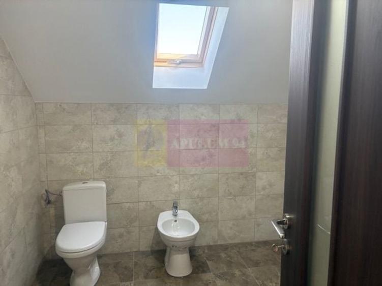 Casă cu 5 camere în Domnești