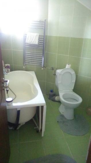 Casă individuală cu 6 camere cu Canalizare în Sărărie