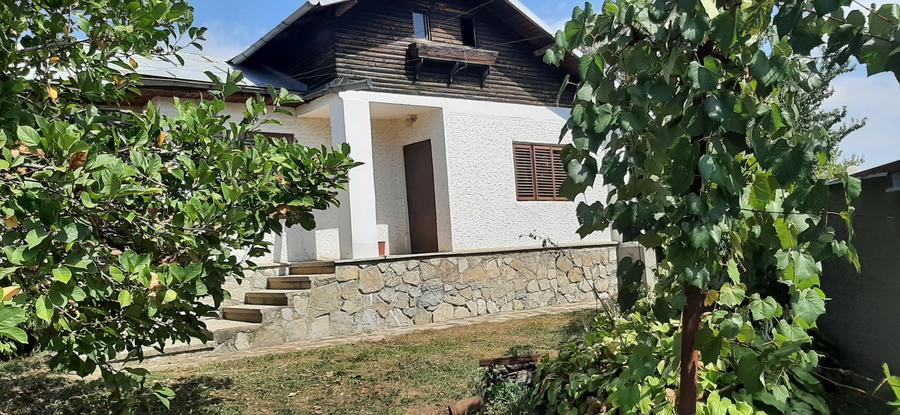 Casă individuală cu 4 camere cu Canalizare în Central
