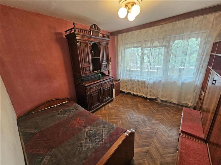 Apartament cu 4 camere semidecomandat, mobilat în Micro II