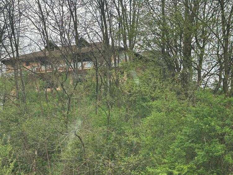 Casă individuală cu 16 camere cu Teren 5000 Mp în Malu Vârtop