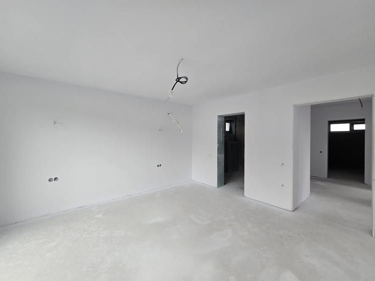 Casă individuală cu 5 camere cu Canalizare în Dâmbul Rotund