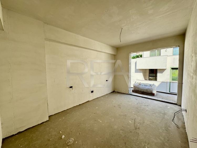 Apartament cu 2 camere semidecomandat în Matei Voievod