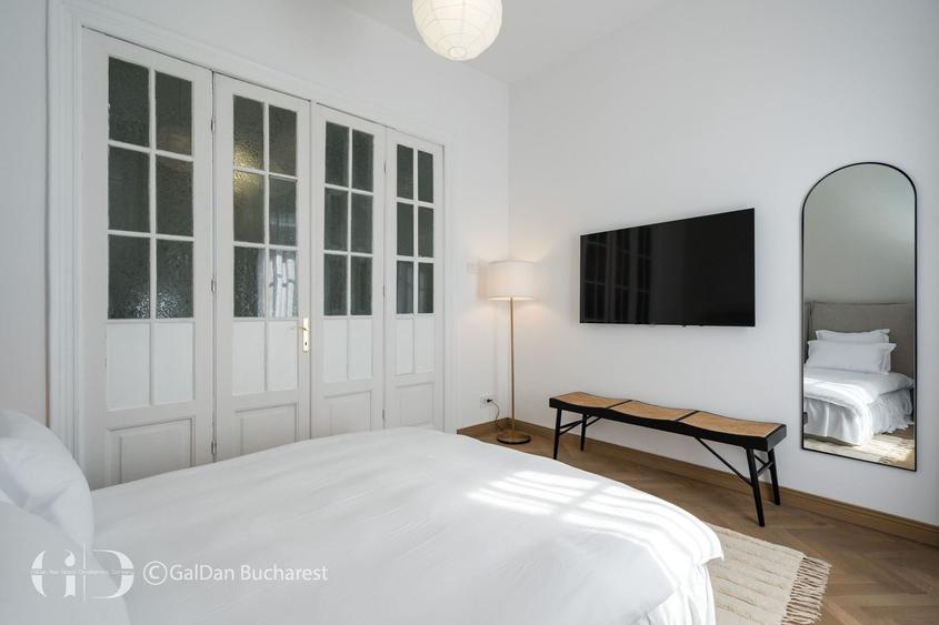Apartament cu 5 camere, mobilat în Calea Victoriei