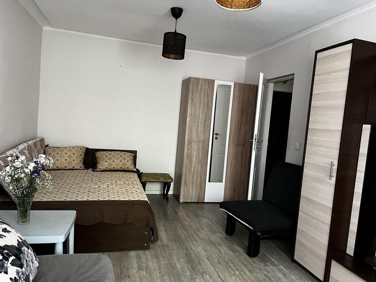 Garsonieră decomandată în Titan