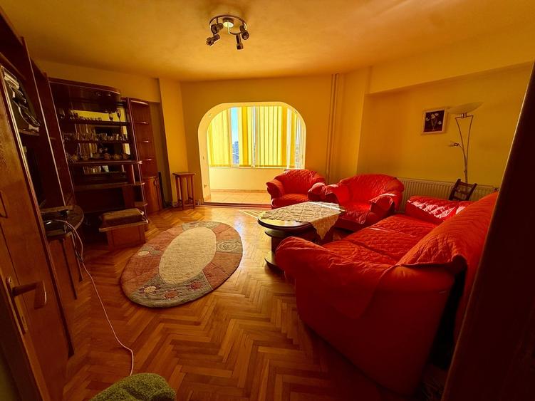 Apartament cu 2 camere decomandat în Trocadero