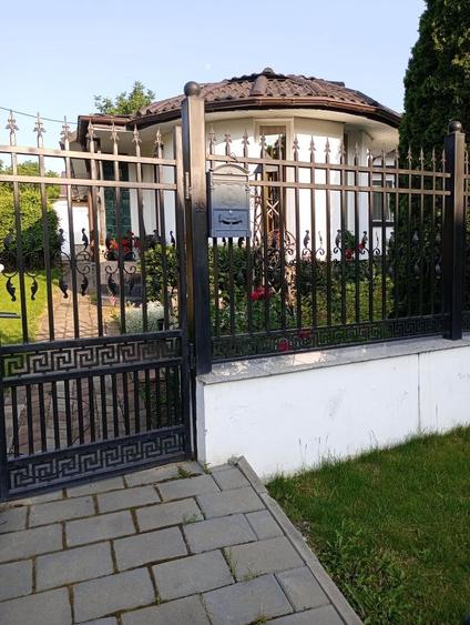 Casă cu 4 camere cu Teren 1400 Mp în Central