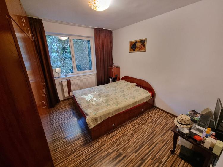 Apartament cu 4 camere semidecomandat, mobilat în Tomis Nord
