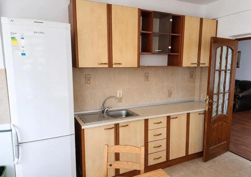 Apartament cu 2 camere semidecomandat, mobilat în 1 Mai