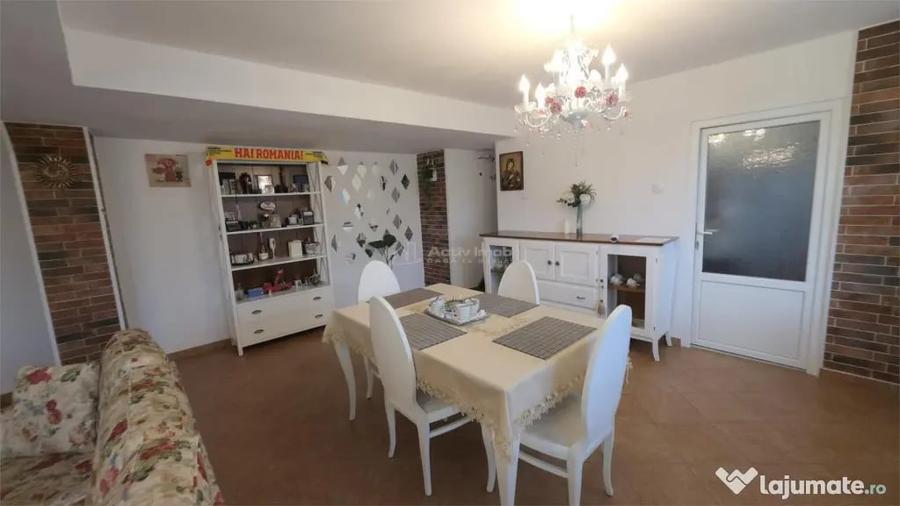 Casă cu 8 camere cu Teren 342 Mp în Central