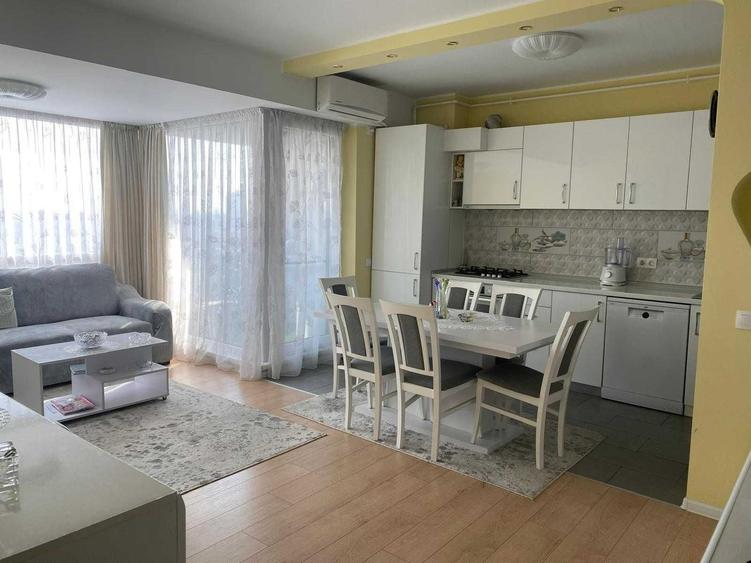 Apartament cu 3 camere semidecomandat în Central