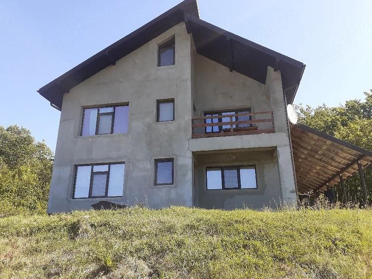 Casă cu 7 camere cu Teren 1000 Mp în Mogoșești