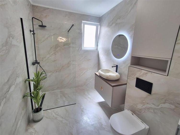 Apartament cu 3 camere semidecomandat în Șelimbăr