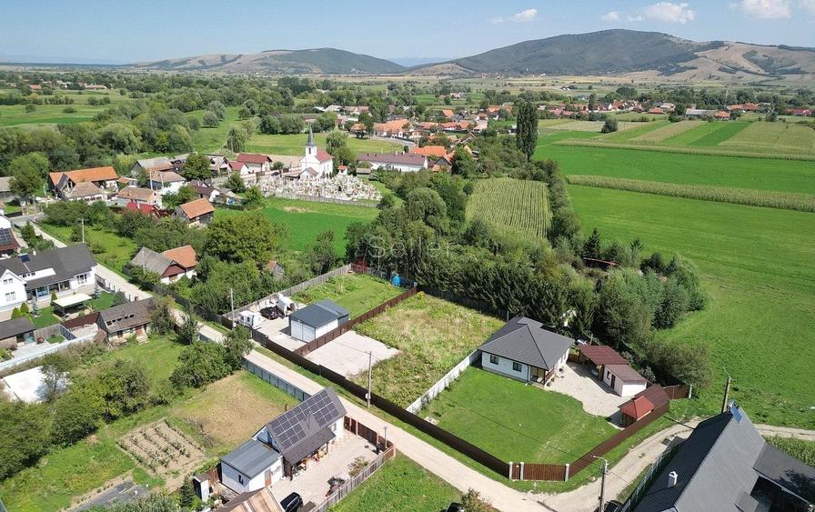 Teren Construcții intravilan de 1000 mp, în Băcel