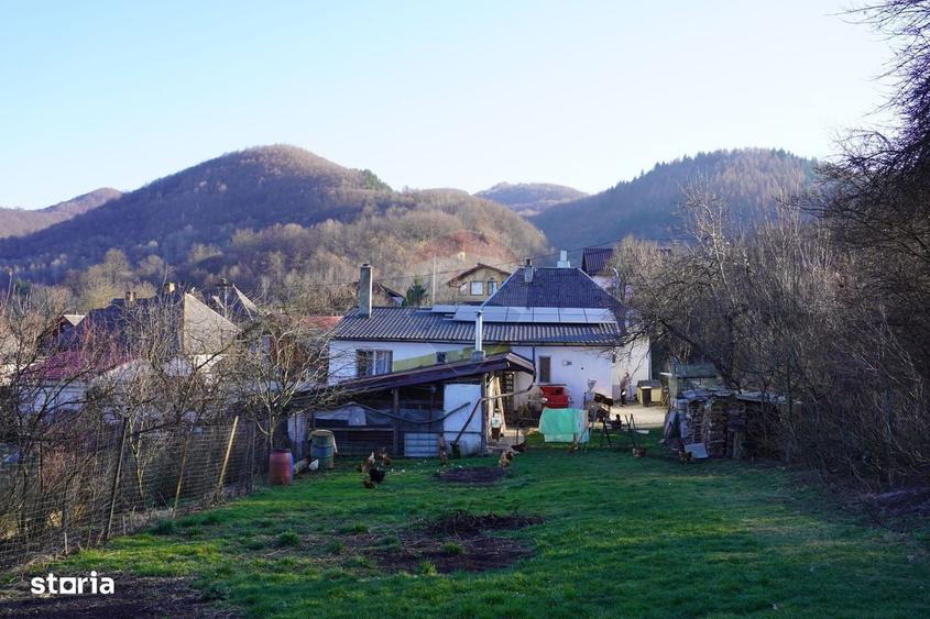 Casă cu 4 camere în Valea Hotarului