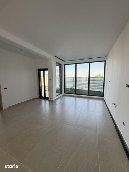 Casă cu 4 camere cu Teren 350 Mp în 1 Decembrie