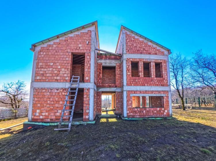 Casă individuală cu 5 camere cu Canalizare în Fântânele (Hemeiuș)