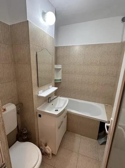 Garsonieră decomandată în UTA