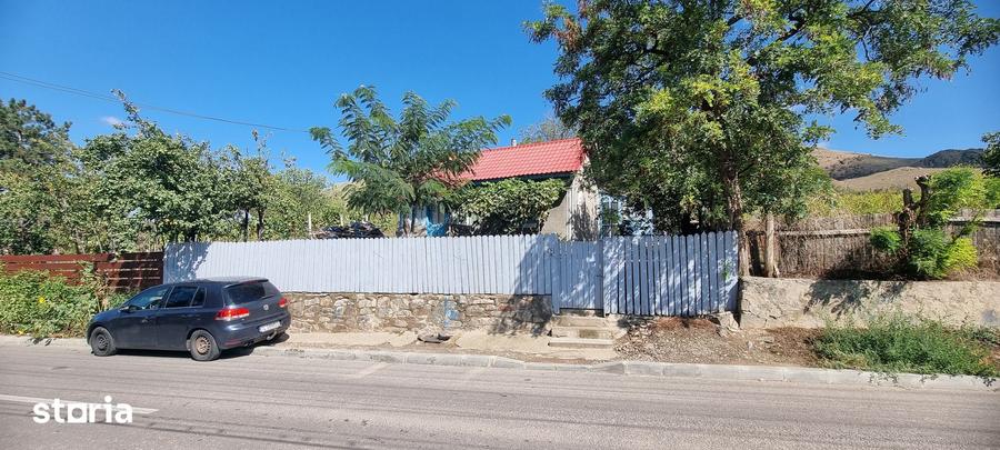 Casă cu 4 camere cu Teren 879 Mp în Turcoaia