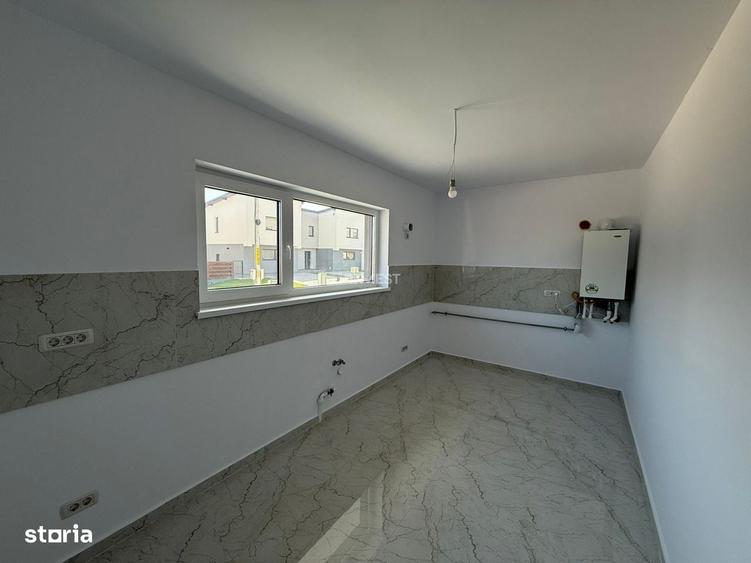 Casă cu 4 camere în Valea Lupului